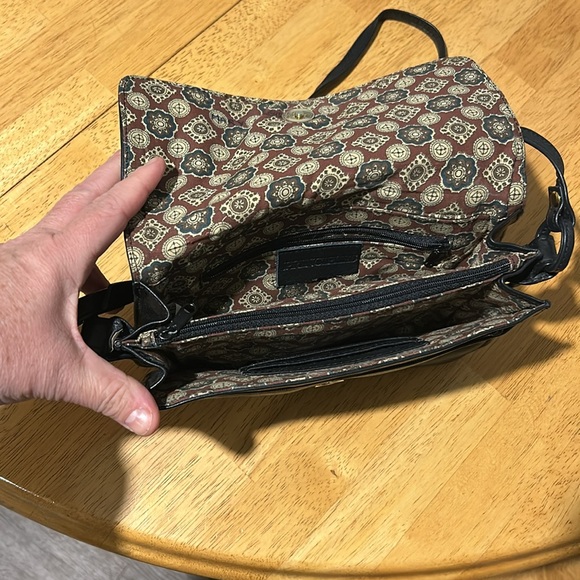 Vintage leather feeling purse with crossbody strap - Picture 3 of 5